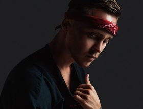 Артем Пивоваров біографія