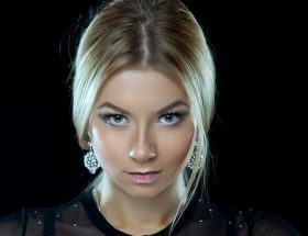 Поліна Логунова біографія