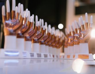 Golden Glove 2021: переможці, зірки та гості церемонії 1 Golden Glove 2021 zolotaya perchatka statuetki