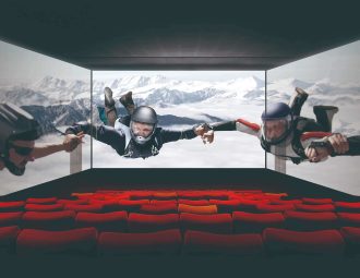 панорамний екран ScreenX у кінотеатрі Multiplex