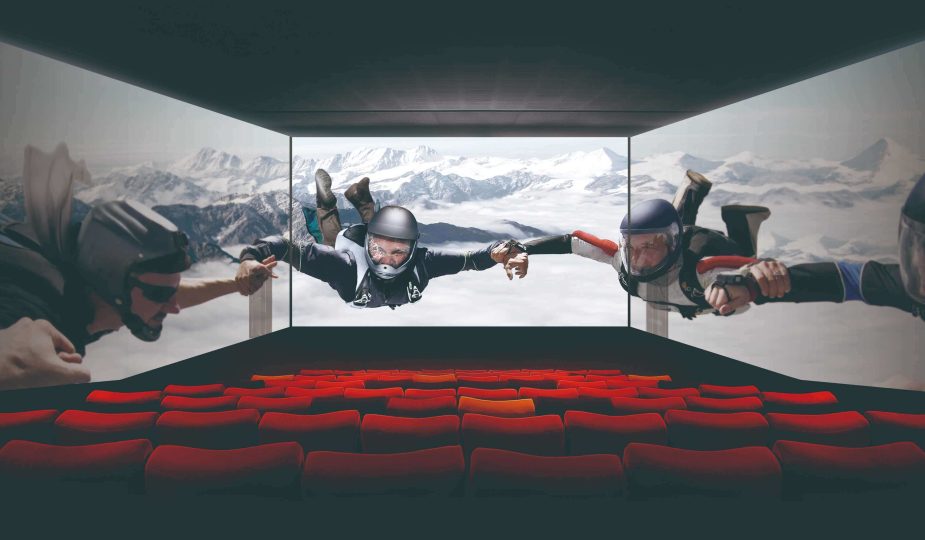 панорамний екран ScreenX у кінотеатрі Multiplex