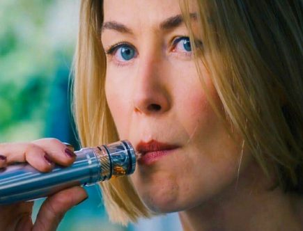 АФЕРИСТКА: чому новий трилер з Розамунд Пайк не можна пропустити 8 АФЕРИСТКА трилер з Розамунд Пайк