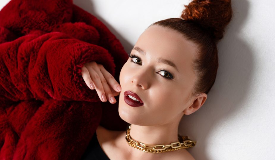 Діджей Shnaps і співачка YAGODA представили провокаційний сингл "П'яна" 1 YAGODA на початку осені представила романтичний сингл і одурілий кліп з досить цікавою назвою «П'яна»