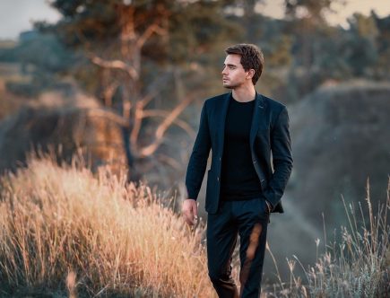 Влад Ситник презентує авторську композицію в стилі кросовер “In Love We Rise”