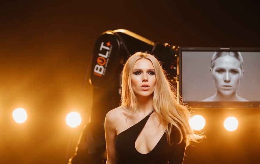 Полум'я співачка XENIIA