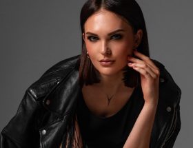 Співачка YATSUTA очі