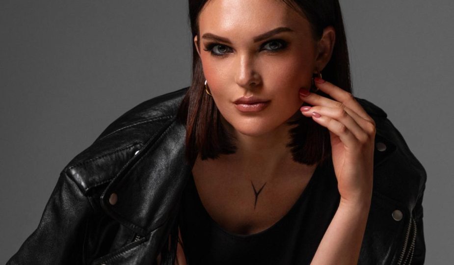 Співачка YATSUTA презентує пісню про кохання під час війни 1 Співачка YATSUTA очі