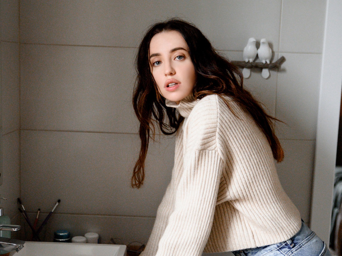 DOROFEEVA представила емоційний кліп “У твоєї душі”