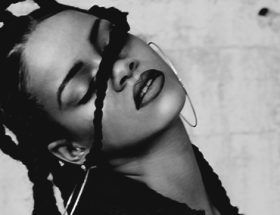 Ріанна Lift Me Up