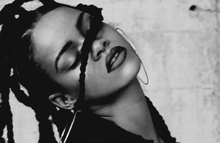 Ріанна Lift Me Up