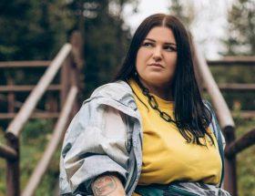 Alyona Alyona вийшов новий трек "Мамо, я не така" 3 alyona alyona facebook com alyona alyona official 1200x675