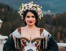 KRISTONKO випустила нову потужну версію пісні “Батько наш – Бандера, Україна – Мати