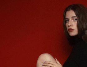 Христина Соловій випустила відвертий кліп, у якому Сергій Жадан