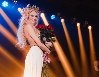 Оля Полякова презентувала новорічний хіт “Чарівні Очі” 2