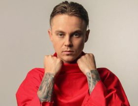 Артем Пивоваров випустив пісню “Маніфест