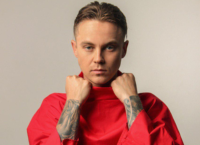 Артем Пивоваров випустив пісню “Маніфест