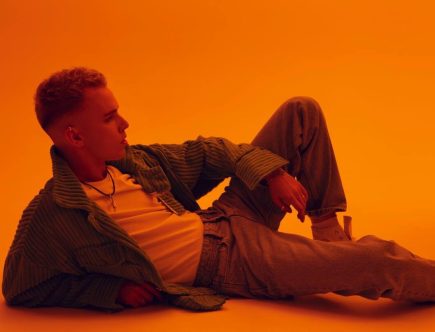 Український співак YOGEN зачарував українців своїм кліпом на трек «5 хвилин»