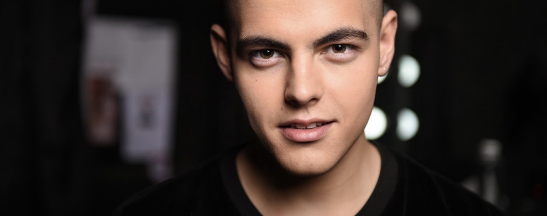 VOLKANOV відкриває свою душу у пісні “Обіймами”