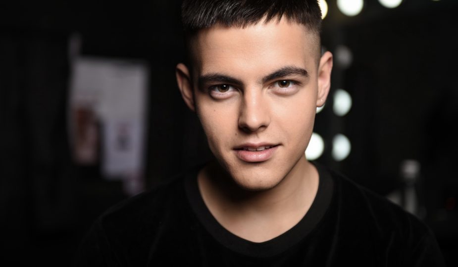 VOLKANOV відкриває свою душу у пісні "Обіймами", присвяченій рідним людям 1 VOLKANOV відкриває свою душу у пісні “Обіймами”