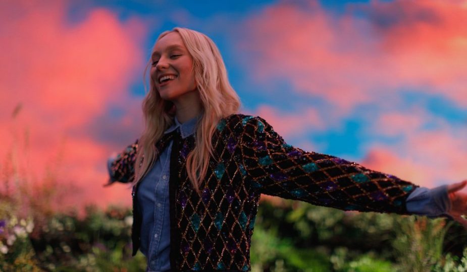 ROXOLANA випустила кліп на трек "Радісні очі" 1 ROXOLANA випустила кліп на трек “радісні очі”