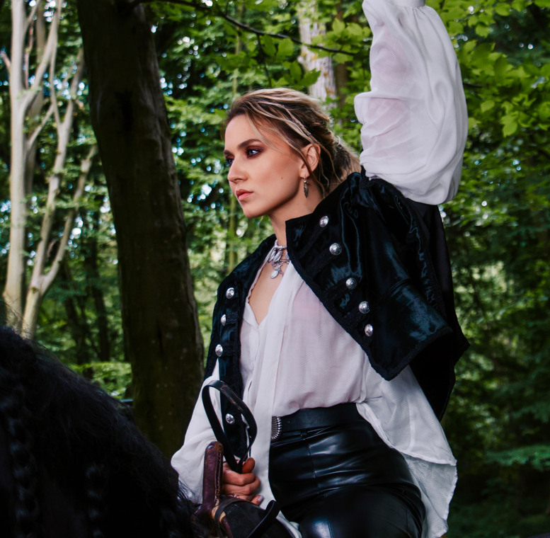 Марта Липчей представила кіновізуалізацію на сингл “Волю в кулак”