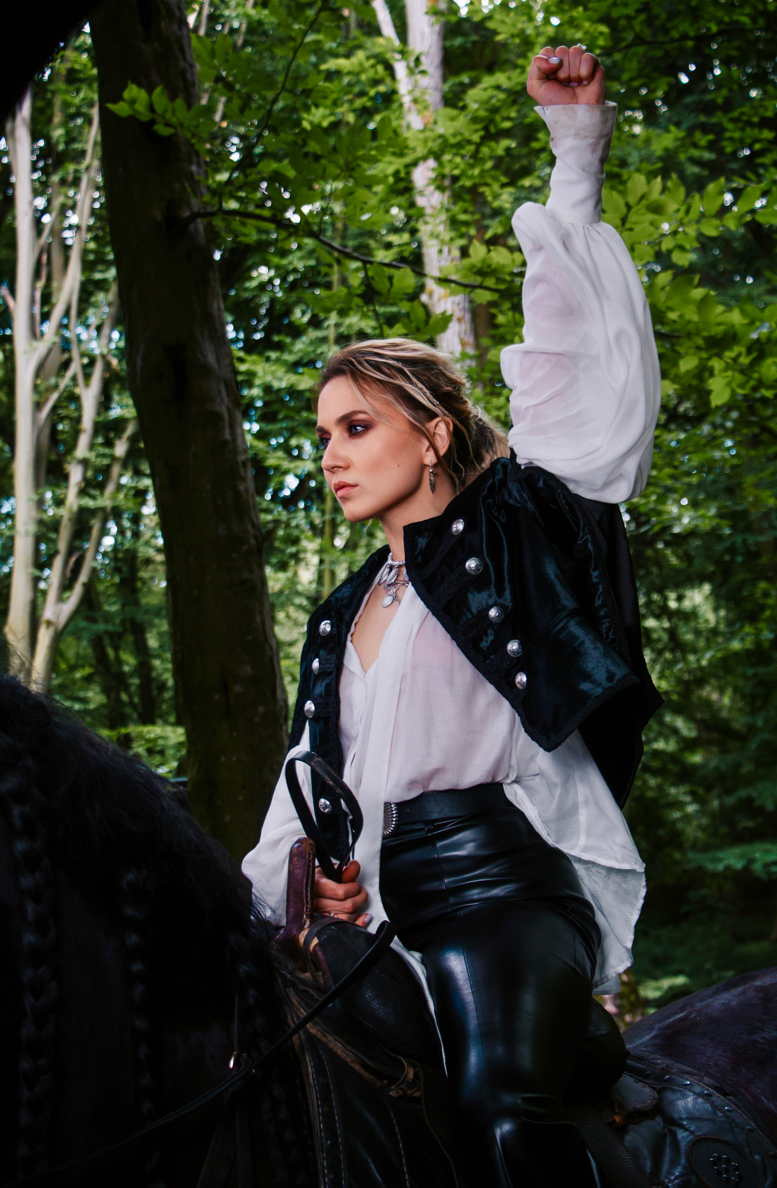 Марта Липчей представила кіновізуалізацію на сингл “Волю в кулак”