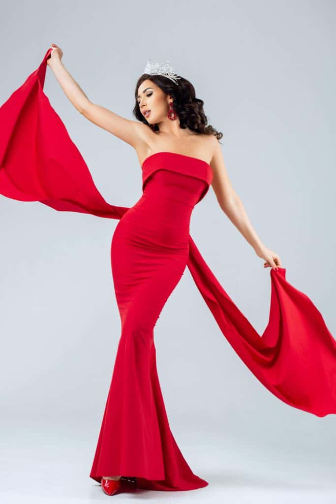 Королева краси Олена Бринза,