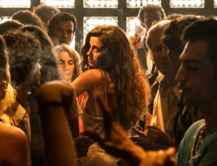 parthenope di paolo sorrentino celeste dalla porta in una scena del film 1 foto di gianni fiorito