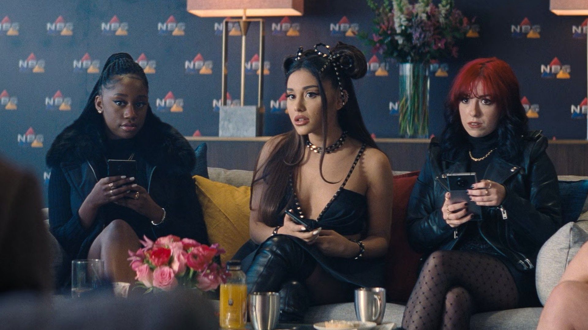 Аріана Гранде у фільмі Не дивіться вгору