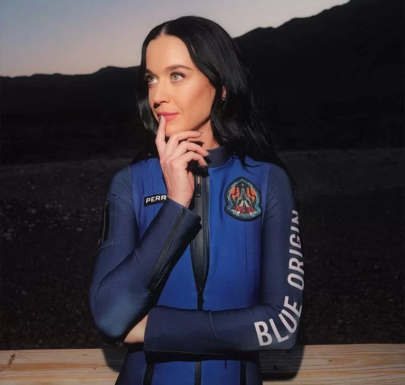 keti perri zdijsnila kosmichnij polit u skladi povnistju zhinochogo ekipazhu blue origin dfa81f3
