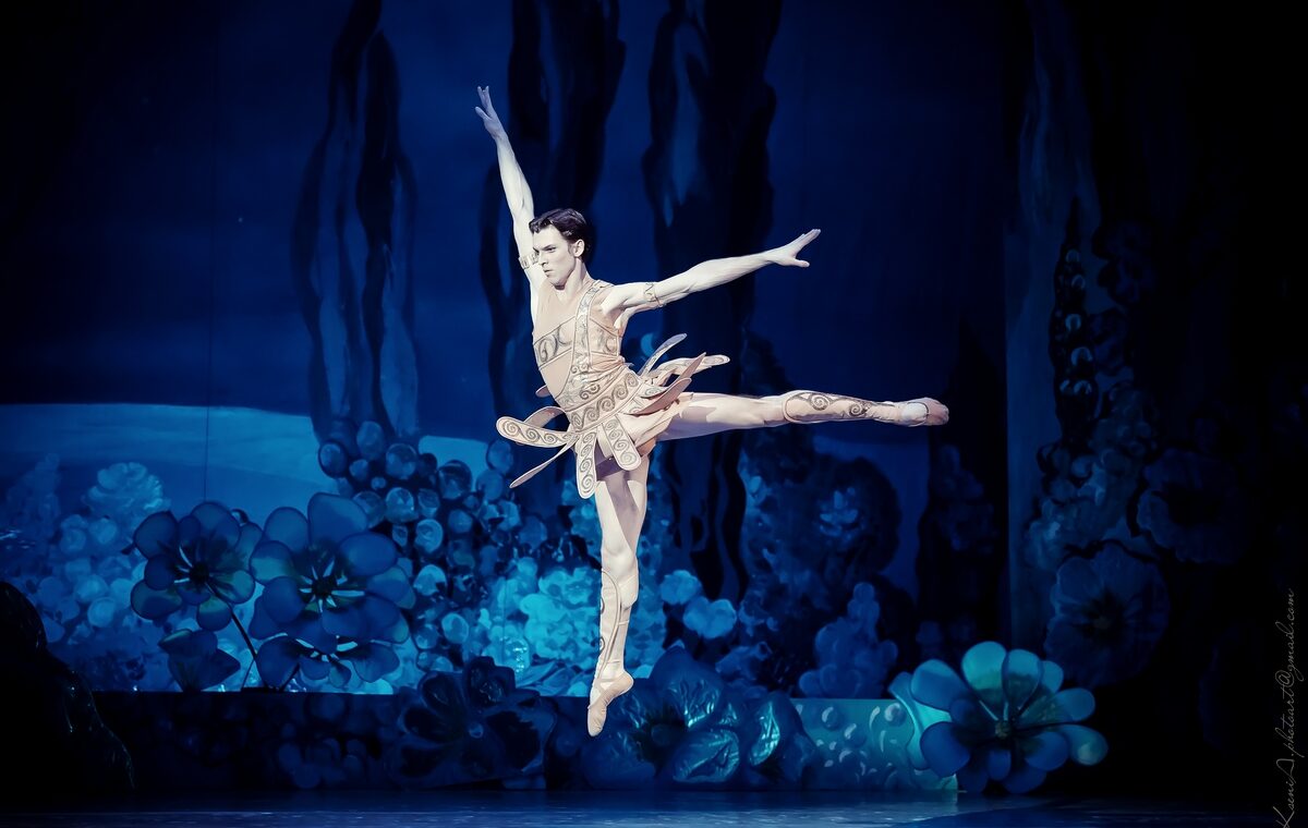 mykyta suhorukov v baleti nochi v sadah ispaniyi