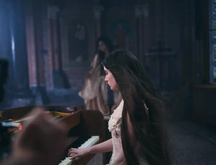 Музична сенсація: Sharon den Adel у колабі з Jerry Heil заспівала українською у кліпі «Sing Like A Siren» 5 video dnja jerry heil ta gurt within temptation prezentuvali klip na spilnu pisnju sing like a siren 133f730