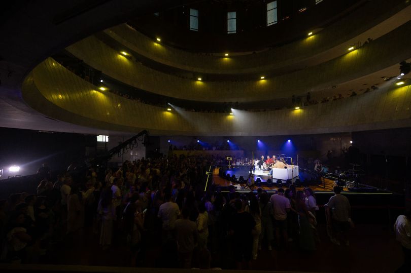 MONATIK дав концерт в Києві: нове шоу, емоції та особлива атмосфера 16 monatik dav koncert v ukrayinskomu domi nove shou dobri spravi i pidtrimka simyi 5870d76 1