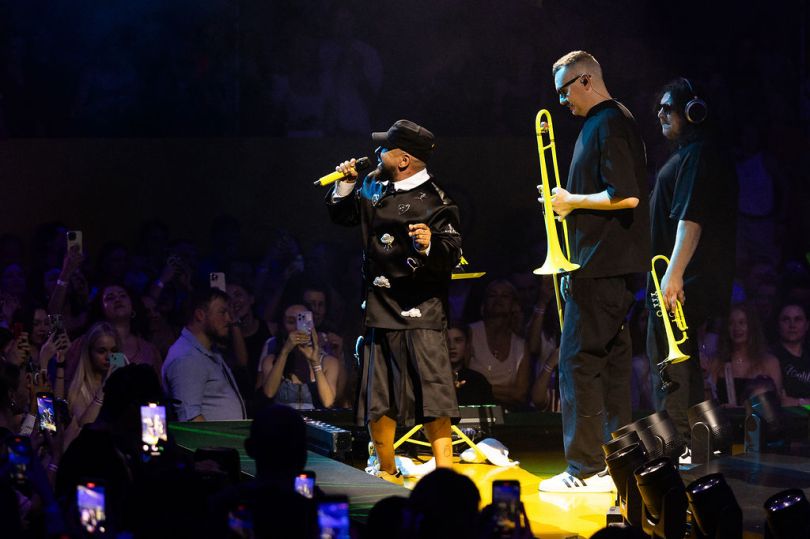 MONATIK дав концерт в Києві: нове шоу, емоції та особлива атмосфера 35 monatik dav koncert v ukrayinskomu domi nove shou dobri spravi i pidtrimka simyi 624754a 1