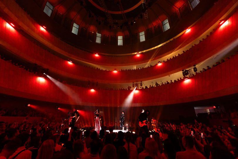 MONATIK дав концерт в Києві: нове шоу, емоції та особлива атмосфера 10 monatik dav koncert v ukrayinskomu domi nove shou dobri spravi i pidtrimka simyi 66642c2 1