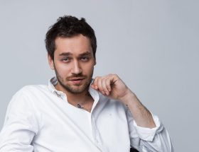 Рожден Анусі