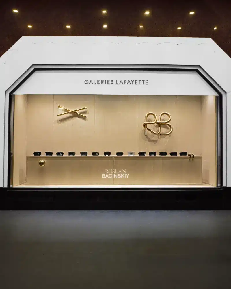 Український дизайнер в Парижі: Ruslan Baginskiy і його 12 вітрин у Galeries Lafayette 7 Вітрини Ruslan Baginskiy