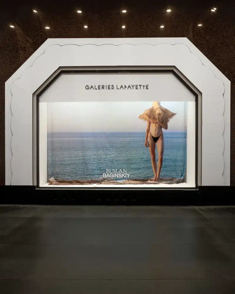 Український дизайнер в Парижі: Ruslan Baginskiy і його 12 вітрин у Galeries Lafayette 5 Вітрини Ruslan Baginskiy у Galeries Lafayette в Парижі