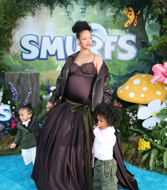 vagitna rianna zjavilasja na publici zi svoyimi dvoma sinami mili foto b2a635e.webp