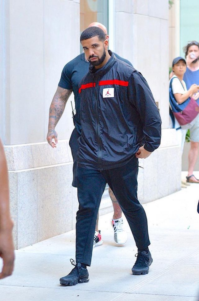 Дрейк тільки Air Jordan Дрейк тільки Air Jordan