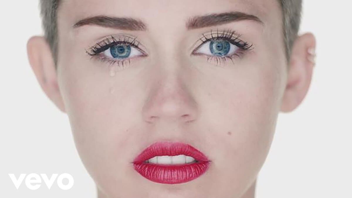 Майлі Сайрус wrecking ball Майлі Сайрус wrecking ball