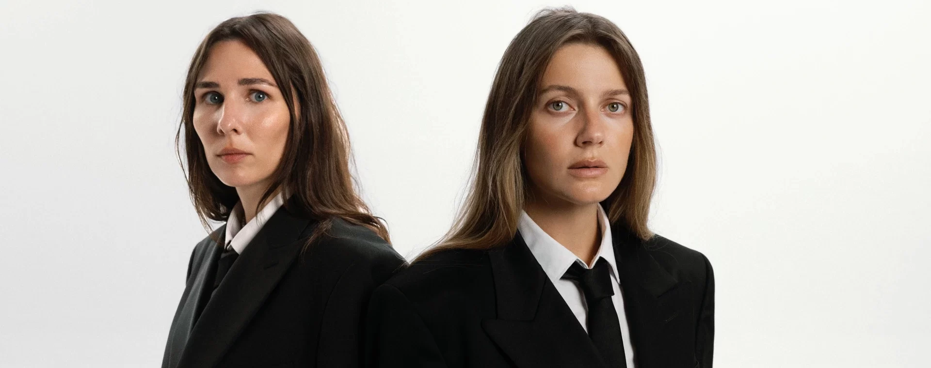 KOLA випустила кліп «Запитай» з перекладом жестовою мовою 1 nova premyera vid kola pisnja zapitaj i klip z perekladom zhestovoju movoju jak simvol muziki bez baryeriv de59c91.webp