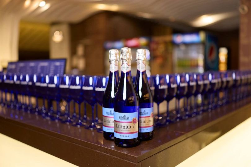 abatstvo daunton velichnij final elegantna premyera epohalnoyi drami v kiyevi a9ea2d5