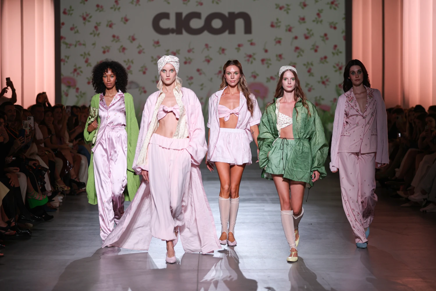 Третій день Ukrainian Fashion Week: культура, традиції та сміливі формати 24 golovni kolekciyi ta prezentaciyi tretogo dnja ukrainian fashion week ss26 9321bae