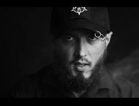 Михайло Творцов (Marshroot) — український музикант, автор пісень та фронтмен проєкту Marshroot 3 Marshroot Переболить