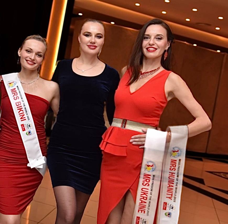 Mrs. Moldova 2025 — Наталія Толоцька, Національний директор Наталія Більська та Mrs. Ukraine — Наталія Похмурська Mrs. Moldova 2025 — Наталія Толоцька, Національний директор Наталія Більська та Mrs. Ukraine — Наталія Похмурська