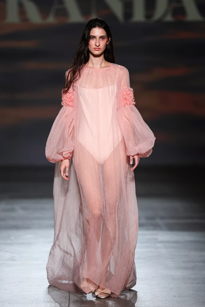 Четвертий день Ukrainian Fashion Week SS’26: мистецтво, ремесло й нові сенси моди 81 najcikavishi kolekciyi ta prezentaciyi chetvertogo dnja ukrainian fashion week ss26 33489a8