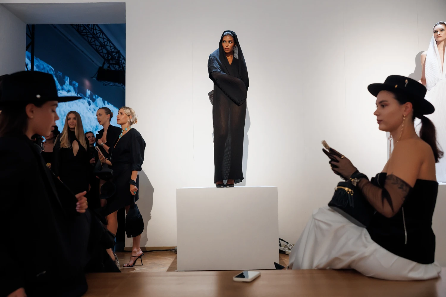 Четвертий день Ukrainian Fashion Week SS’26: мистецтво, ремесло й нові сенси моди 15 najcikavishi kolekciyi ta prezentaciyi chetvertogo dnja ukrainian fashion week ss26 c537816