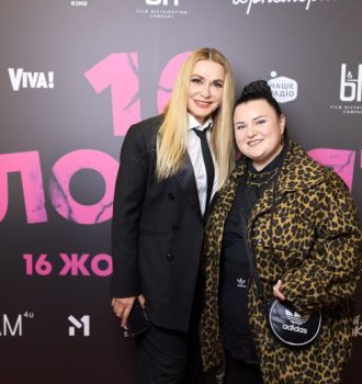 strashno veselo i provokativno u stolici vidbuvsja peredpokaz chornoyi komediyi 10 blogerjat 9e3708e.jpg
