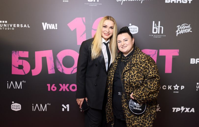 strashno veselo i provokativno u stolici vidbuvsja peredpokaz chornoyi komediyi 10 blogerjat 9e3708e.jpg